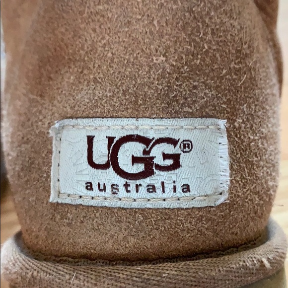Women’s Classic Ugg Boots - Picture 2 of 5